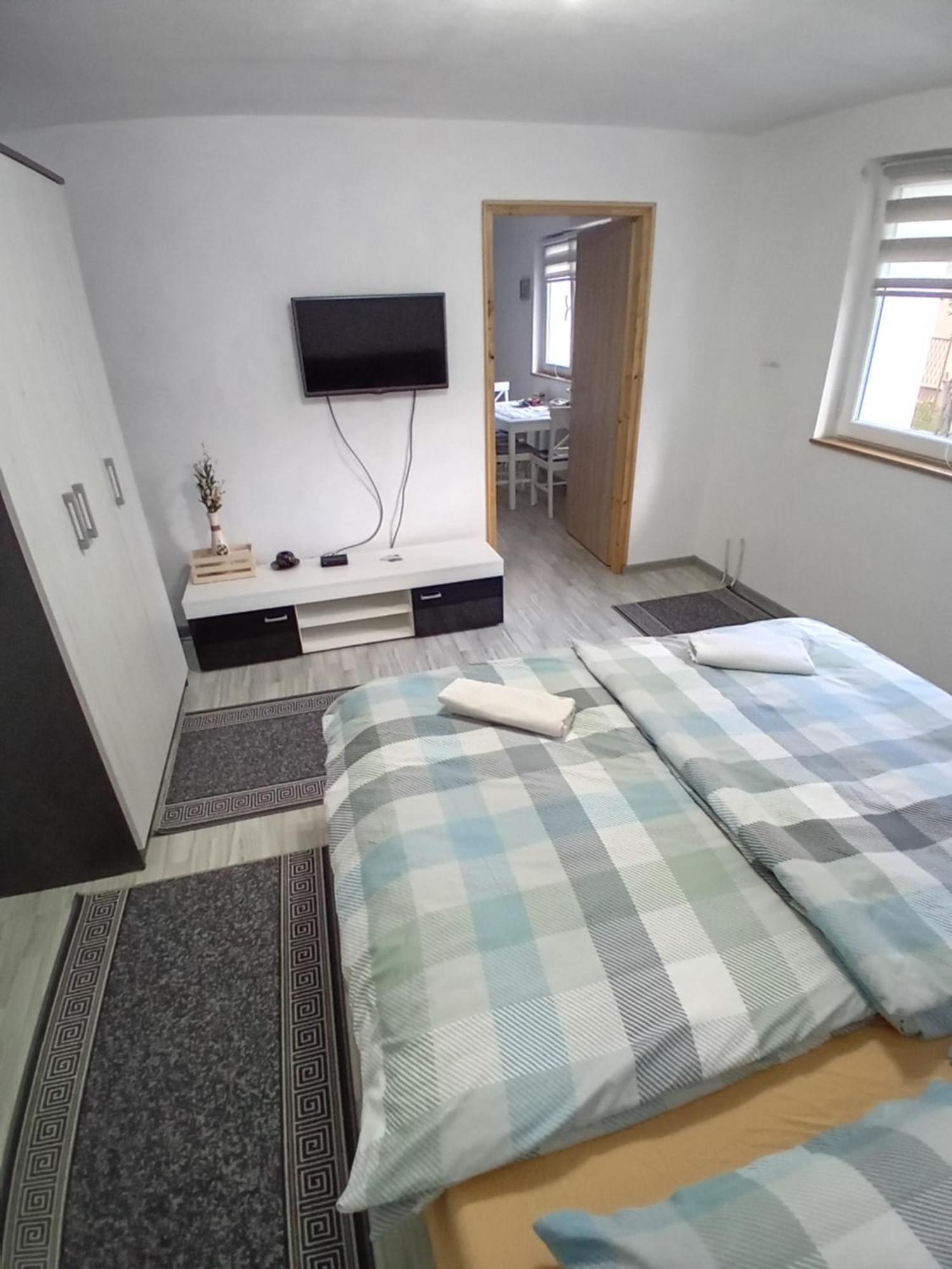 Aurora Apartment Високо Екстериор снимка